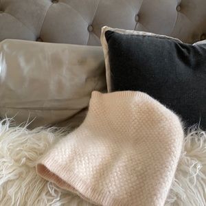 Angora rabbit neck warmer by Club Monaco O/S